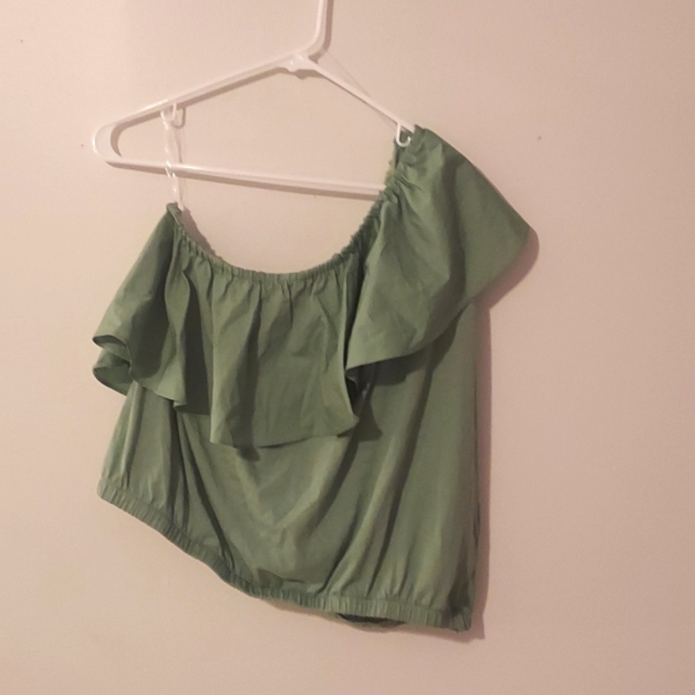 NWT OFF THE SHOULDER RUFFLE TOP - Picture 4 of 9